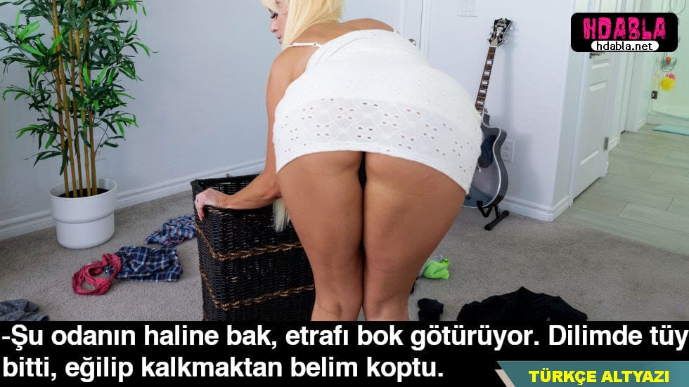 Annem kirlileri toplarken bana söyleniyor Bende onun götü kesiyorum