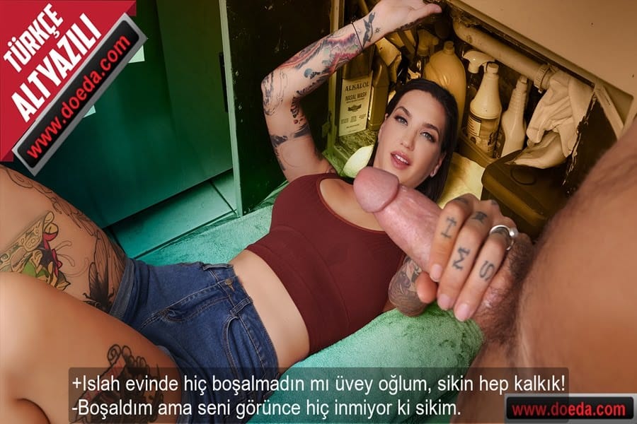 Islah Evinden Dönen Gencin İnmek Bilmeyen Sikini Üvey Annesi Kullandı